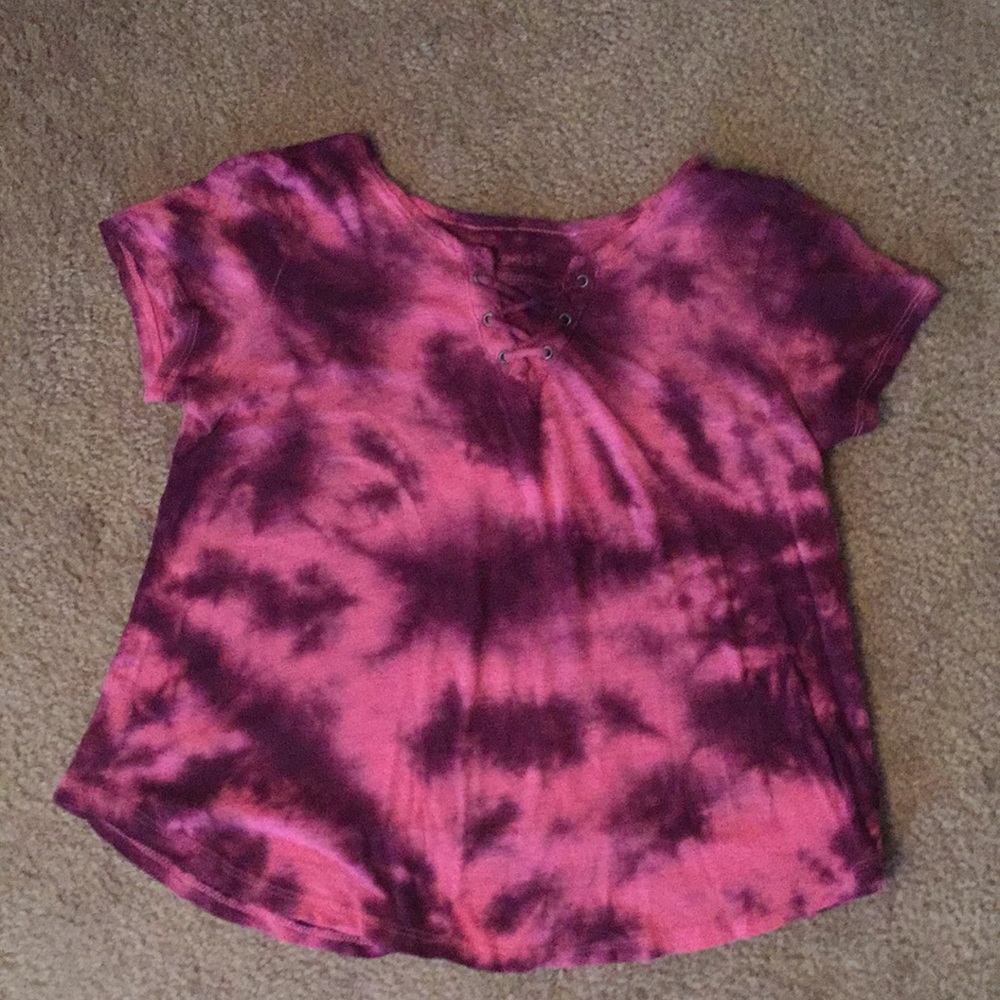 Pink and maroon short sleeve t-shirt.